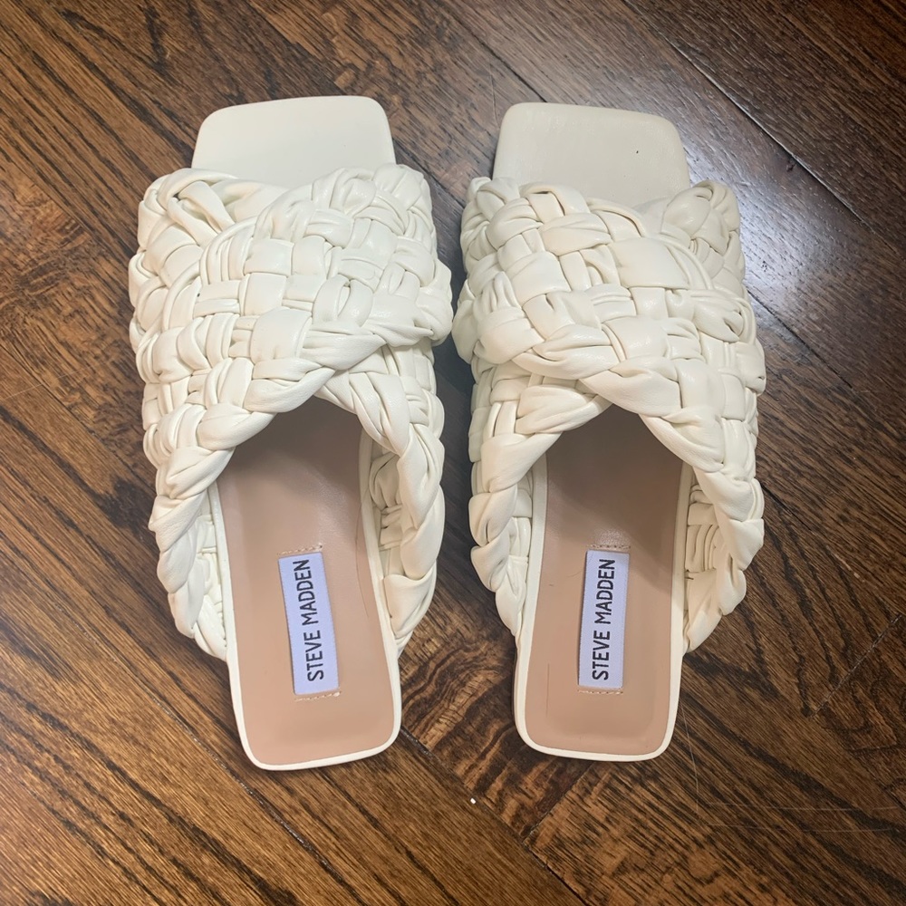 NEW Steve Madden Marina sandal in white